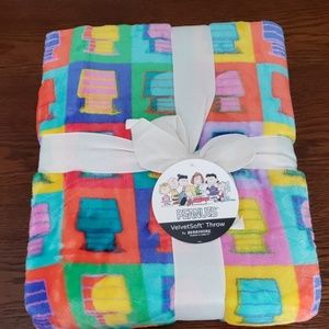 Peanuts Velvet Soft Berkshire Throw